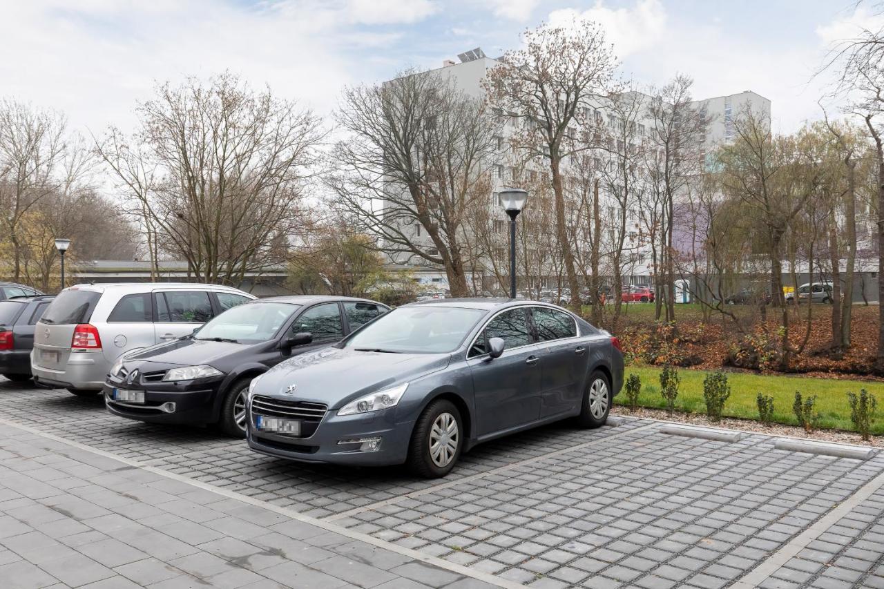 Apartamenty Platany Z Parkingiem By Noclegi Renters كولوبرزيغ المظهر الخارجي الصورة